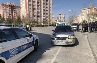 Ticari araç ile otomobili karıştığı kazada şans...