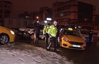 Ticari taksiye binen müşterileri rahatsız eden...