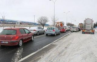 Tipi nedeniyle Kırşehir -Kayseri yolunda sürücüler...