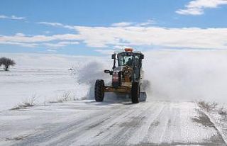 Tipiye rağmen karla mücadele çalışmaları sürüyor