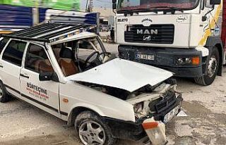 Tırın çarptığı otomobilin sürüklediği anlar...