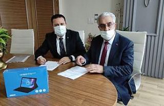 TOBB ve STO’dan öğrencilere klavyeli tablet desteği