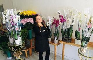 Tomarza’da çiçekçiler 14 Şubat’a hazır