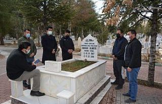“Toros Kaplanı” Cengiz Elbeye mezarı başında...
