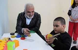 Torunu için okul yapmıştı, şimdi birçok öğrenciye...