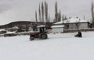 Traktör tekeri ile kayak keyfi