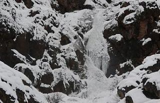 Tunceli’de çığ şelale gibi indi, o anlar kamerada