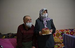 Tuzla’da yarım asırlık aşıklara pasta sürprizi