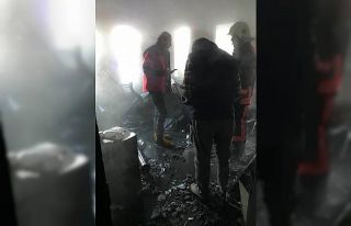 Üç kişilik ailenin yaşadığı evde yangın çıktı