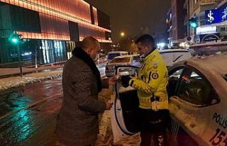 Ülkü Ocakları soğuk Ankara gecelerinde sokaklarda...