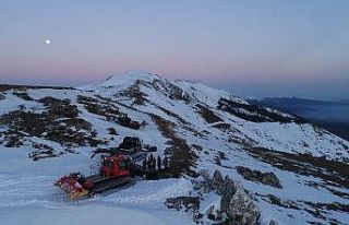 Uludağ’daki yaban hayvanları için yemleme çalışması