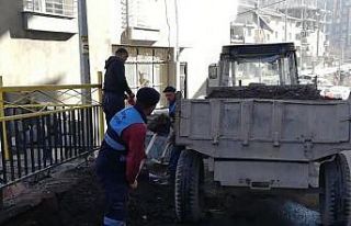 Uludere Belediyesi cadde ve sokakları dezenfekte...