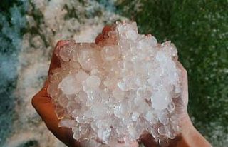 Urla’da dolu yağışı etkili oldu