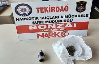 Uyuşturucu içme aparatı ile yakalanan şüpheliler...