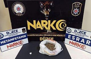 Uyuşturucu satarken yakalandı