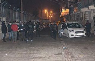 Uyuşturucu satıcısı tüfekle polisi vurdu