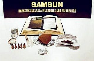 Uyuşturucu terazisini kitabın içine gizlemişler