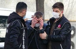 Uyuşturucu terazisini kitabın içine gizleyen zanlı...