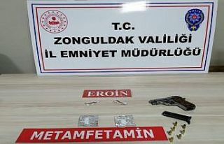 Uyuşturucu ve silahla yakalandılar
