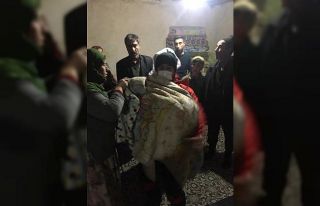 Üzerine sıcak su dökülen bebek, paletli ambulansla...
