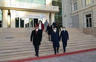 Vali Akın, okullarda incelemelerde bulundu