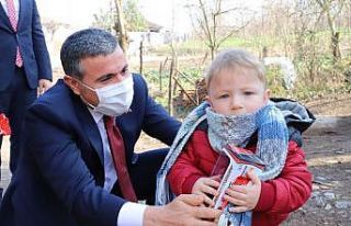 Vali Atay, Gölormanı köyündeki aileleri ziyaret...