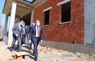Vali Atay yapımı süren merkezde incelemelerde bulundu