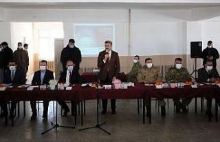 Vali Bilmez, Başkale’deki muhtarlarla bir araya...