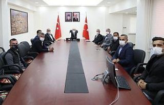 Vali Demirtaş, muhtarlarla bir araya geldi