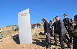 Vali Erin Göbeklitepe yakınlarındaki metal bloğu...