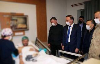Vali Erin pompalı tüfekle yaralanan polisi ziyaret...