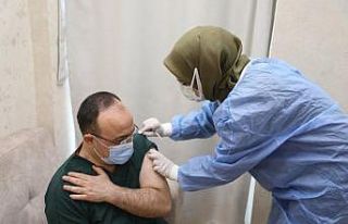 Vali Erkaya Yırık koronavirüs aşısı oldu