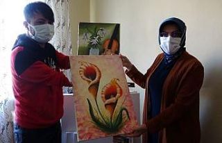 Vali eşinden elleri olmayan ve resim çizen şehit...