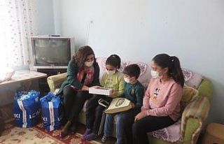 Vali Gürel’in eşi derslerinde başarılı olan...