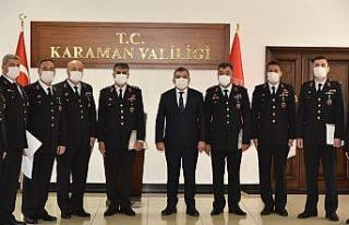 Vali Işık, jandarma personelini başarı belgesi...