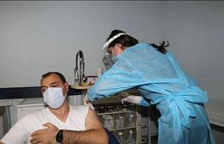 Vali Kaldırım korona virüs aşısı oldu