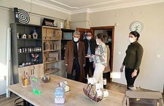 Vali Makas, Yeşilay Danışmanlık Merkezini ziyaret...