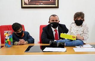 Vali Sonel, dertlere derman olmayı sürdürüyor