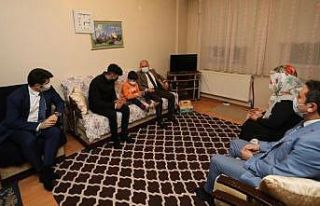 Vali Varol’dan, Çiftçi Ailesine ziyaret