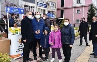 Vatandaşlara kandil simidi dağıtıldı