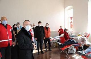 Vefa gönüllülerinden Kızılay’a destek