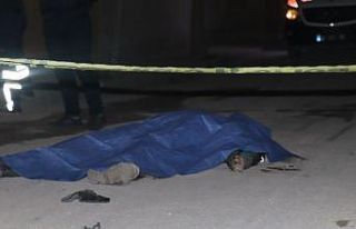 Vicdansız sürücü kuryeyi 1 kilometre sürükleyen...