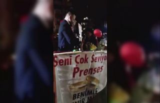 Vinçle sevgilisinin balkonuna dayanıp evlilik teklif...