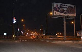 Viranşehir Belediyesi refüjleri ışıklandırdı