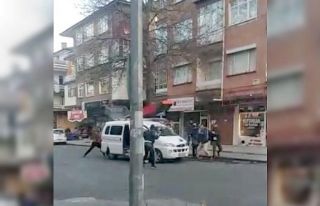 Yabancı uyruklu 2 grup sopa ve zincirlerle birbirlerine...