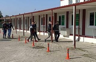 Yabancılara sahte evraklarla ikamet izni aldıran...