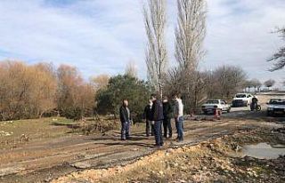 Yağmurdan zarar gören yollar onarıldı