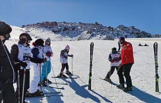 Yahyalılı çocuklar kayakla tanıştı