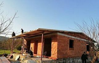 Yangında evleri kül olan çiftin, yeni evinin yapımına...