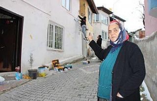 Yaşlı kadın, kredi çekip sokağa güvenlik kamerası...